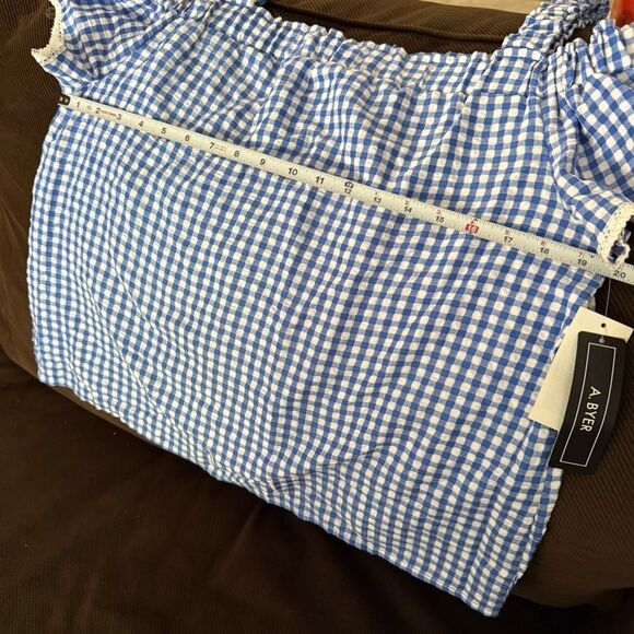 A. BYER GINGHAM BLUE COLD SHOULDER TOP – SIZE LARGE 💙🍓 - Picture 9 of 17